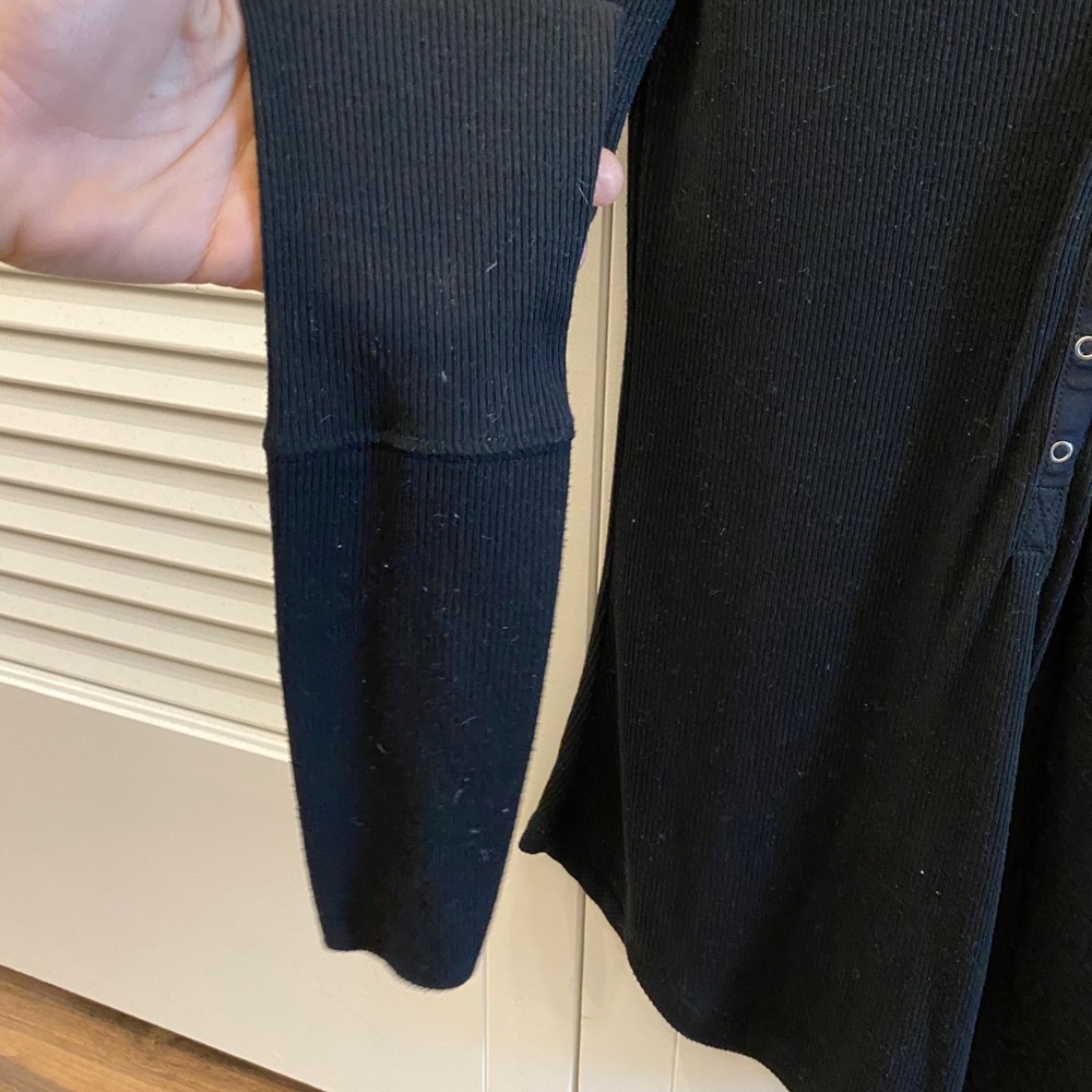 BLACK HENLEY - Picture 4 of 4